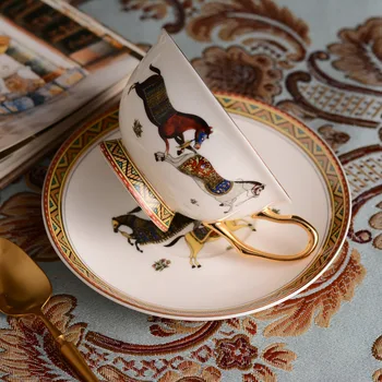 Porcelan čaj kozarec in krožnik ultra-tanek kosti kitajske bog konji design oris v zlato skodelico kave in krožnik set darilo-polje pakiranje