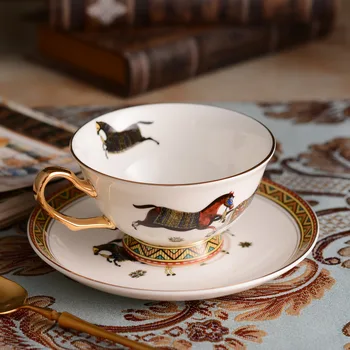 Porcelan čaj kozarec in krožnik ultra-tanek kosti kitajske bog konji design oris v zlato skodelico kave in krožnik set darilo-polje pakiranje