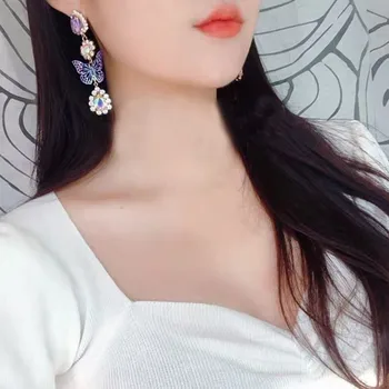 2020 Novi korejski sijoče multicolor kristalno srce Ženske, uhani, modni dolgo drobni kovinski Votlih metulj asimetrične Spusti uhani